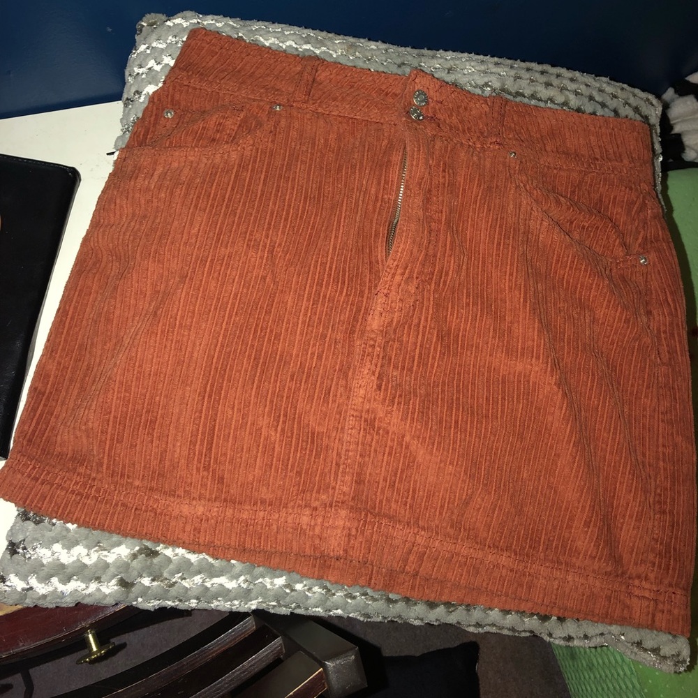 Orange/brown shirt